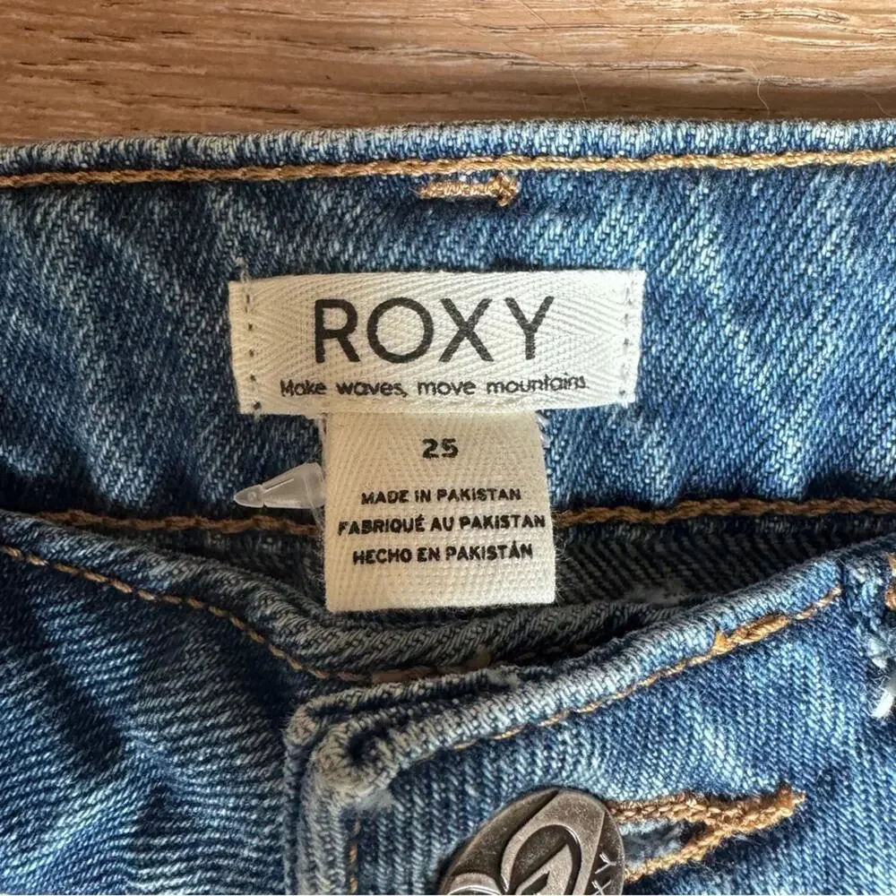 NWT Roxy high rise Blue wash distressed frayed cutoff Shorts size 25
